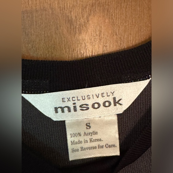 Exclusively Misook Cardigan and Tank Set Small - Picture 11 of 11